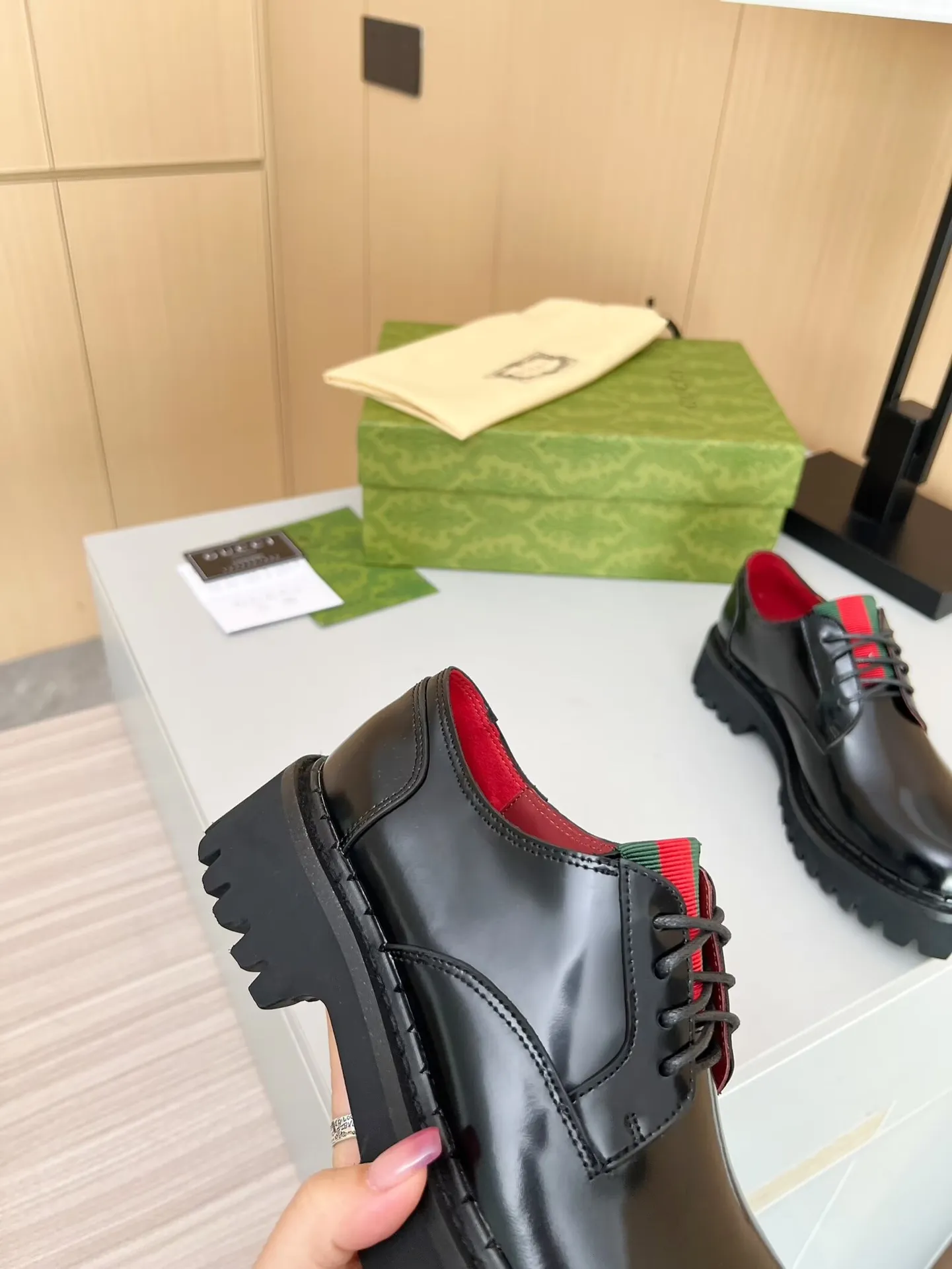 👟👟Ex-factory price 480👟👟 ✅The latest Gucci GUCCI lace-up loafers at the counter. They are mainly matched with various styles of trendy clothes to highlight their fashion. ✅ A must-have recommended ➡️ Fabric: cowhide, open edge beads Inner/foot pads: red cow lining Color: black Size: 34-41 (34, 41 need to be customized) Heel height: 5cm Outsole: Foam outsole material ✅ Equipped with cloth bag and card